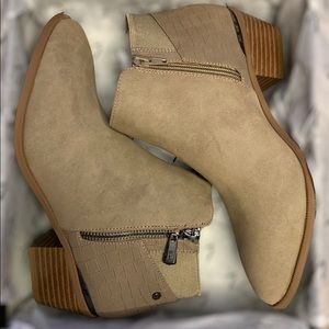 Heel boots